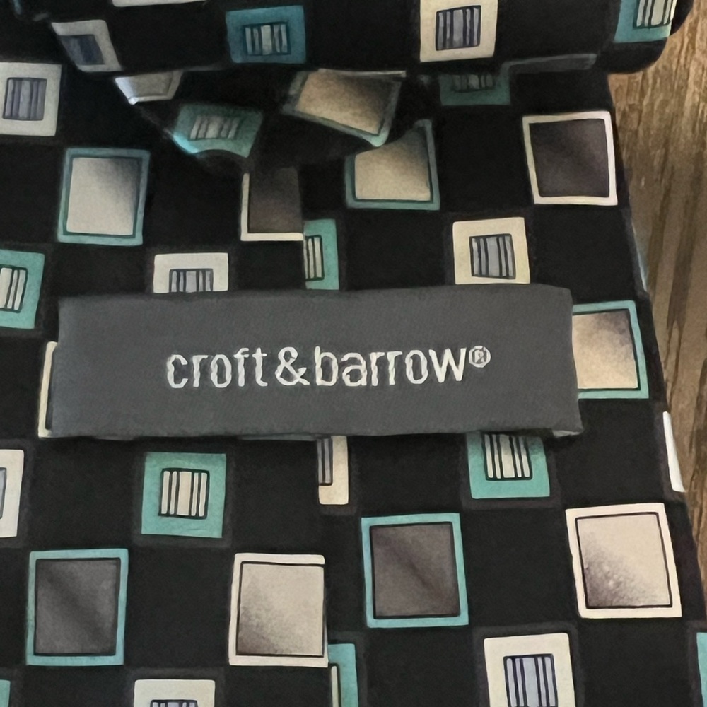 Geometric Patterned Tie - Picture 3 of 4
